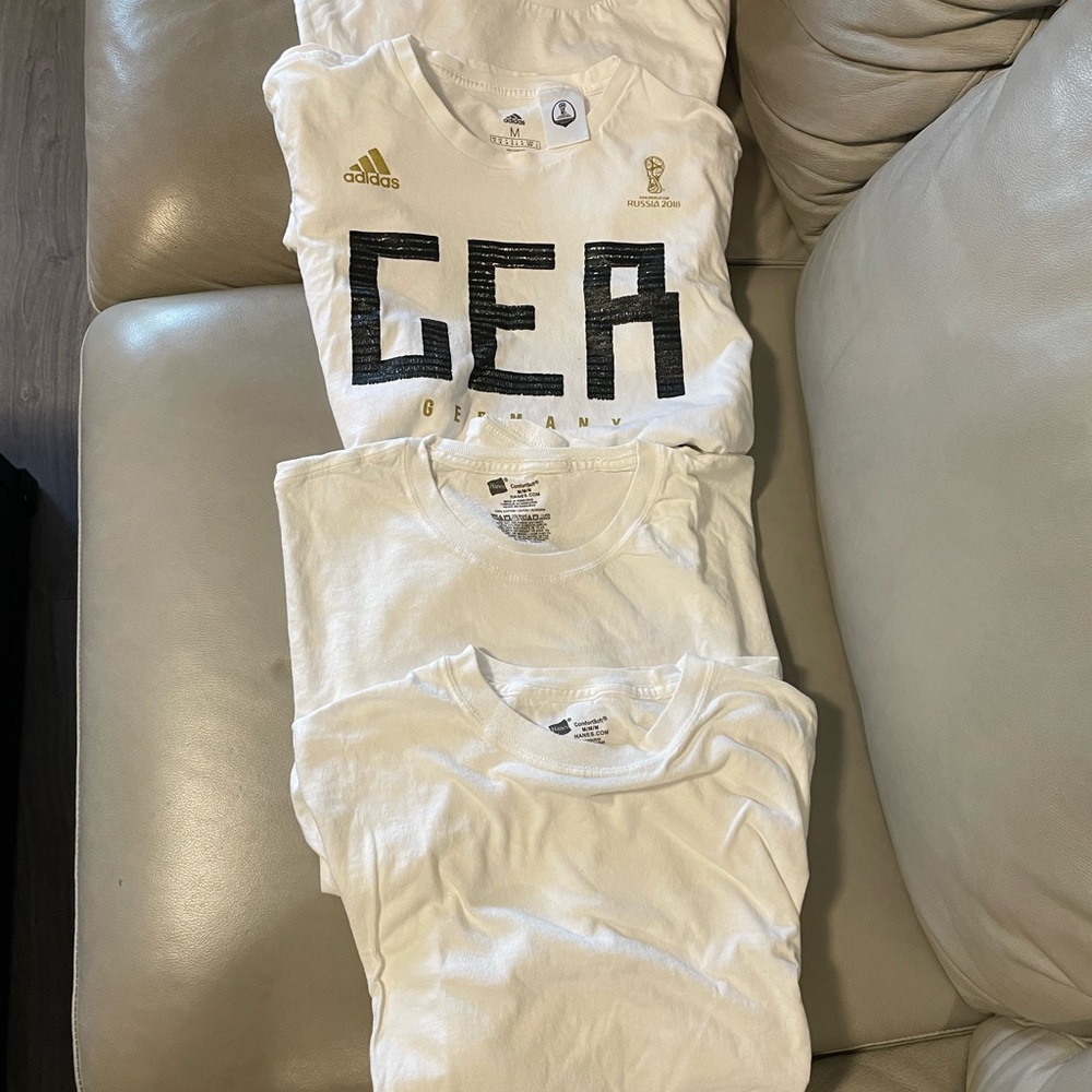 Lot of four White T-shirt’s